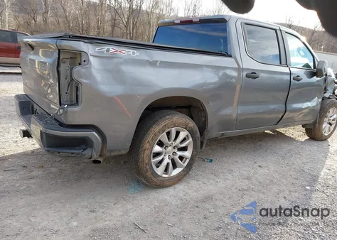 2020 Chevrolet Silverado 1500 4Wd Short Bed Custom z USA, uszkodzony, nr VIN 1GCPYBEK3LZ191443